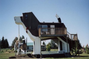 dog-bark-park-inn-idaho.jpg